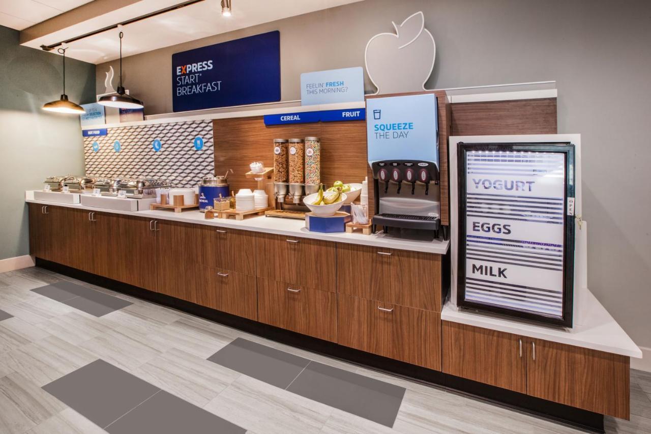 Holiday Inn Express & Suites Columbia-I-26 @ Harbison Blvd By Ihg Экстерьер фото