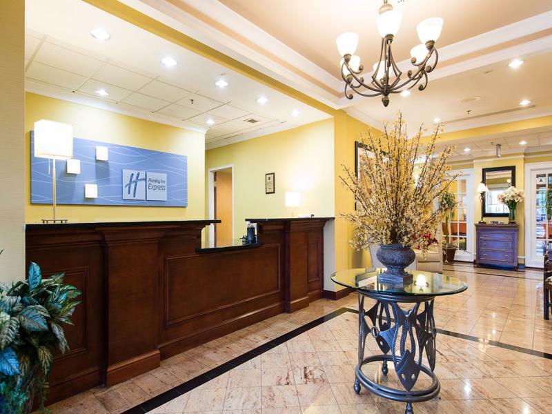 Holiday Inn Express & Suites Columbia-I-26 @ Harbison Blvd By Ihg Экстерьер фото